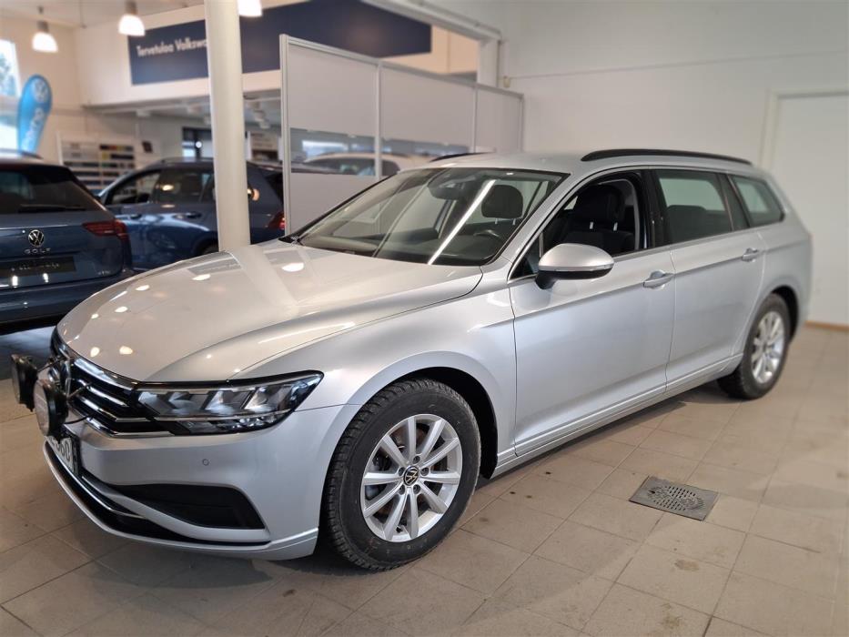 VOLKSWAGEN Passat 2023