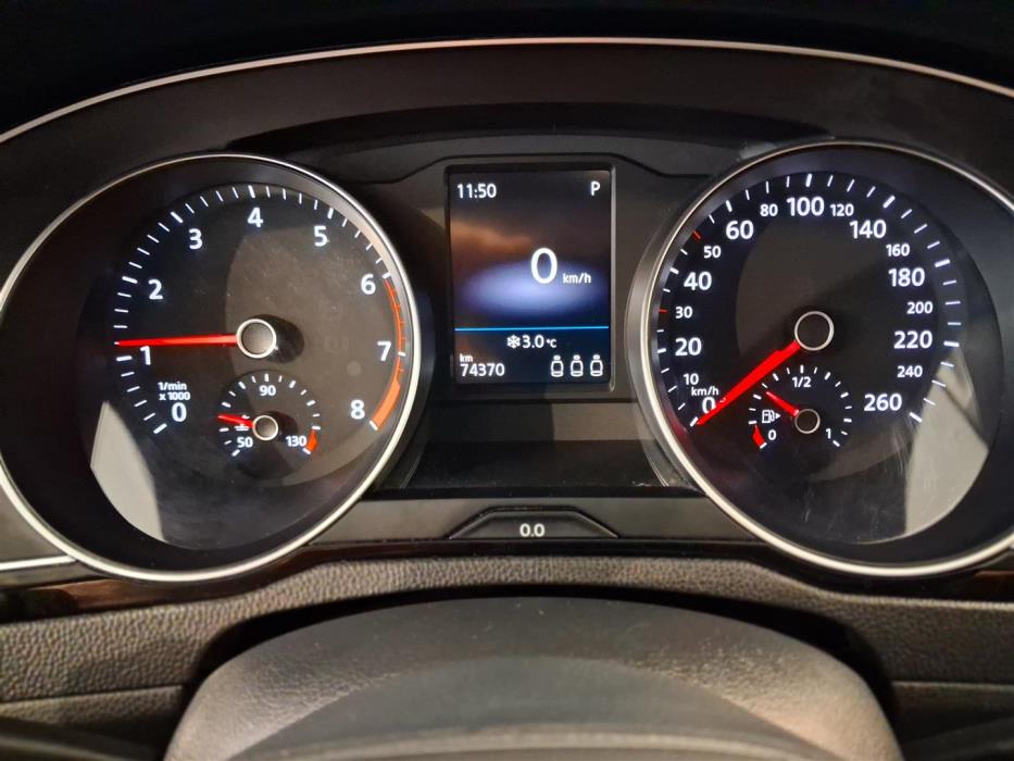 VOLKSWAGEN Passat 2023