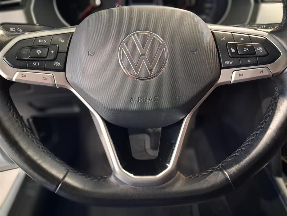 VOLKSWAGEN Passat 2023