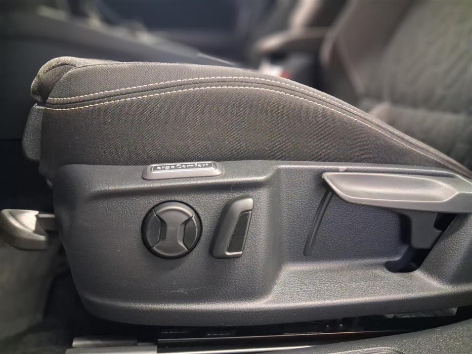 VOLKSWAGEN Passat 2023