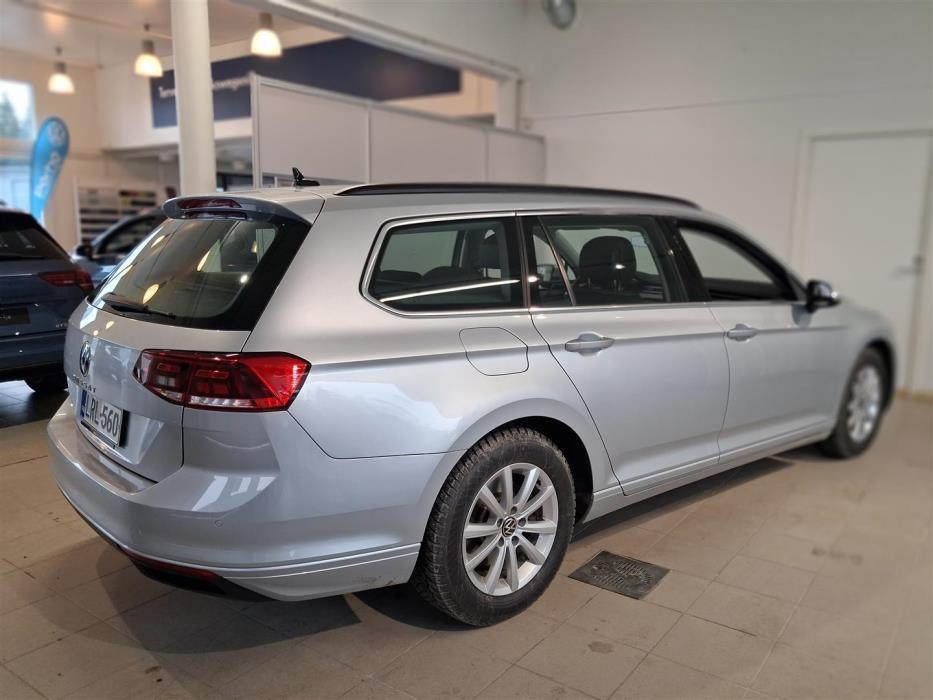 VOLKSWAGEN Passat 2023