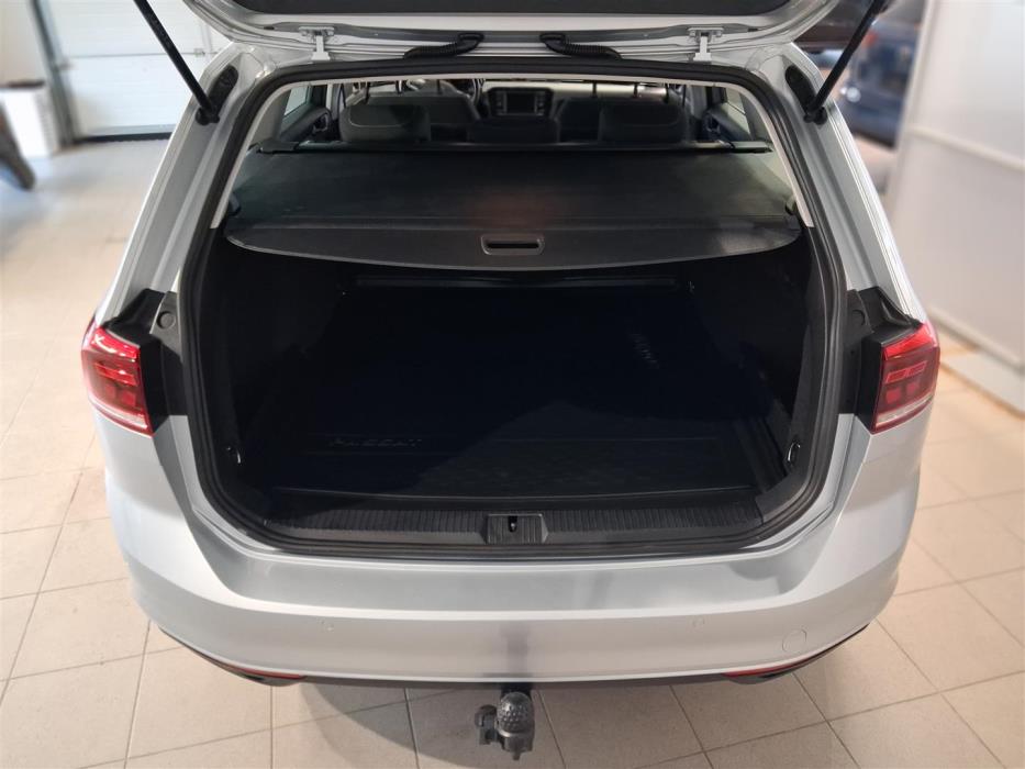 VOLKSWAGEN Passat 2023