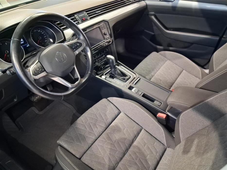 VOLKSWAGEN Passat 2023