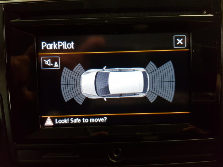 VOLKSWAGEN Polo 2015