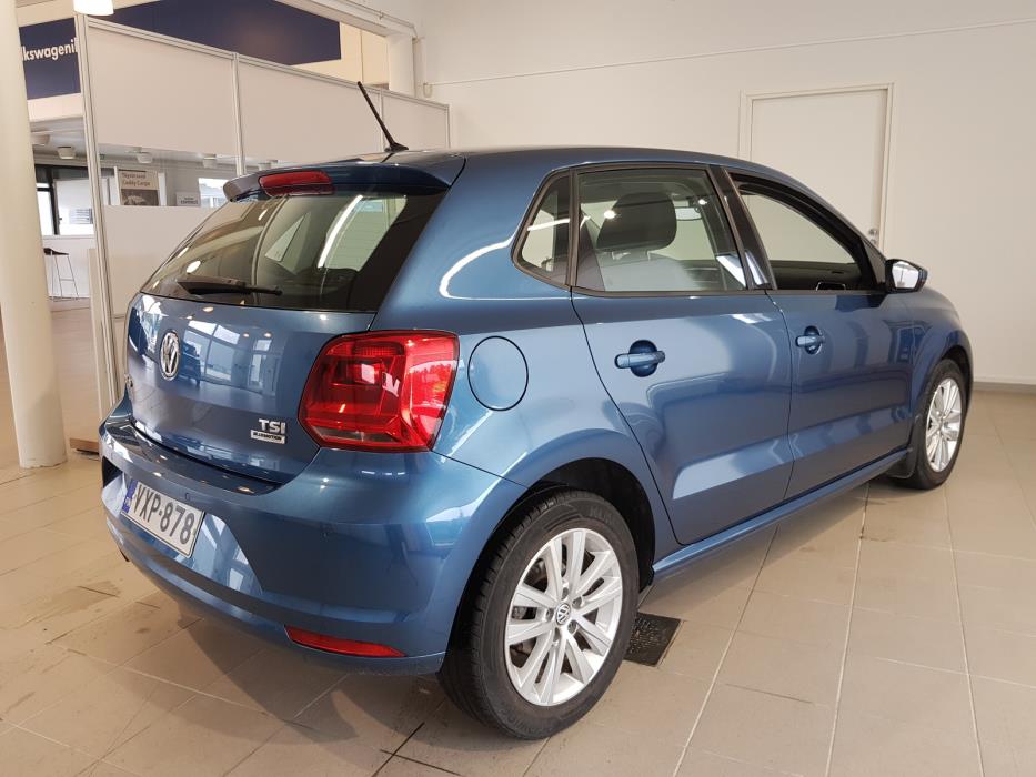 VOLKSWAGEN Polo 2015