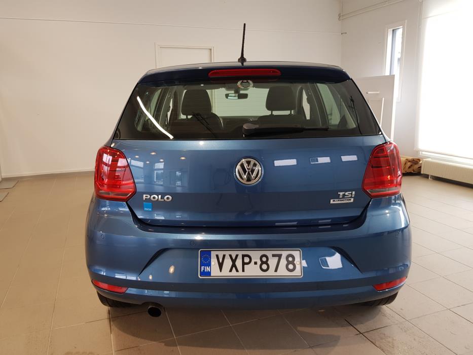 VOLKSWAGEN Polo 2015