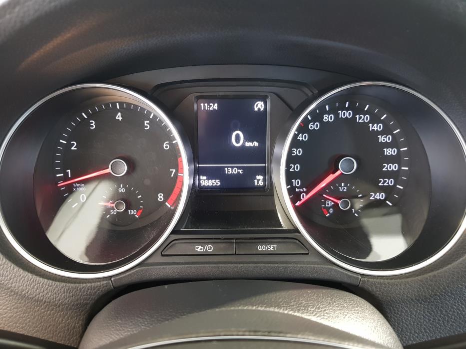 VOLKSWAGEN Polo 2015