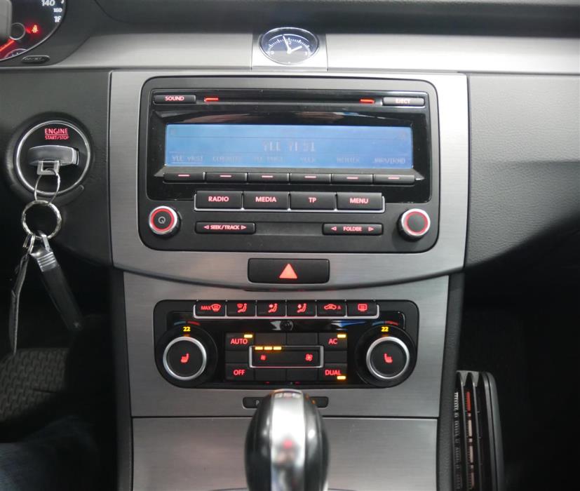 VOLKSWAGEN Passat 2012