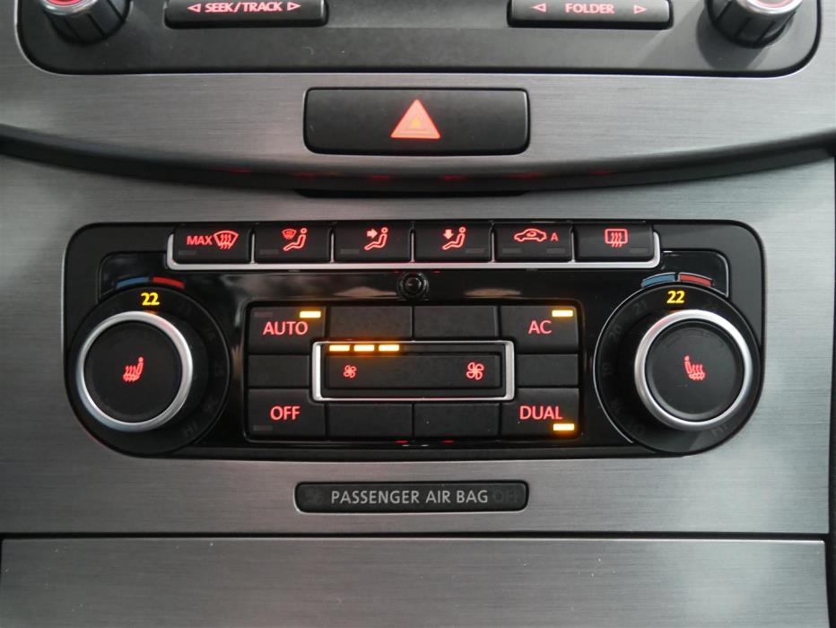 VOLKSWAGEN Passat 2012