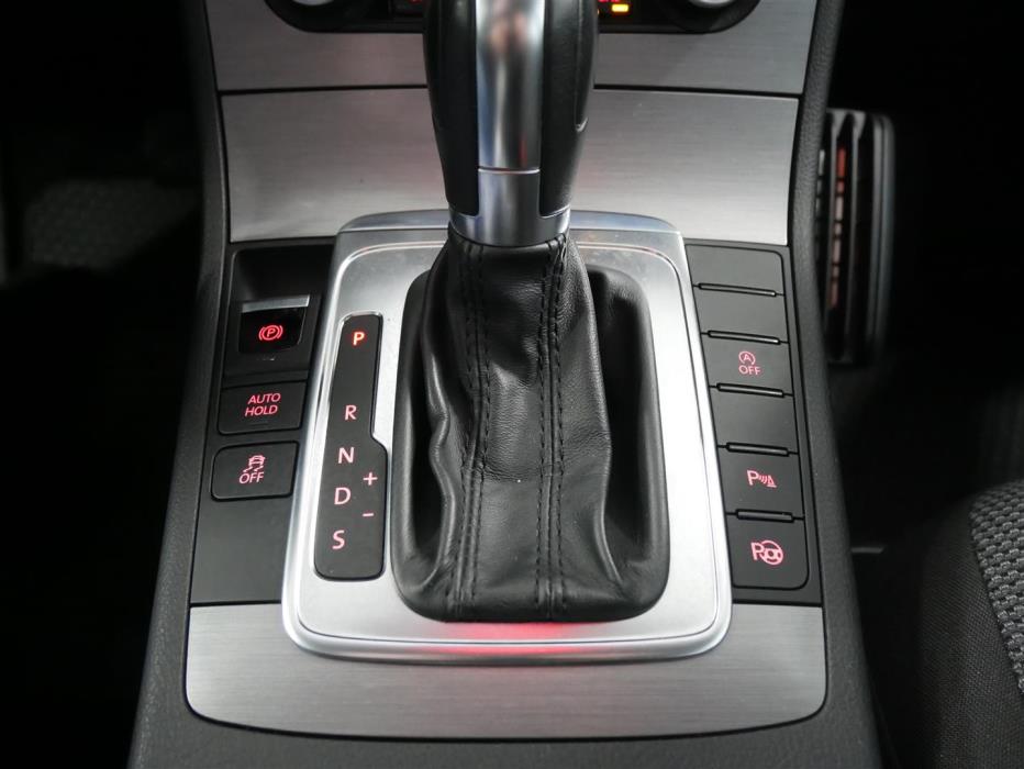 VOLKSWAGEN Passat 2012