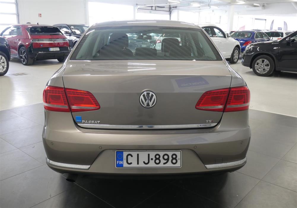 VOLKSWAGEN Passat 2012