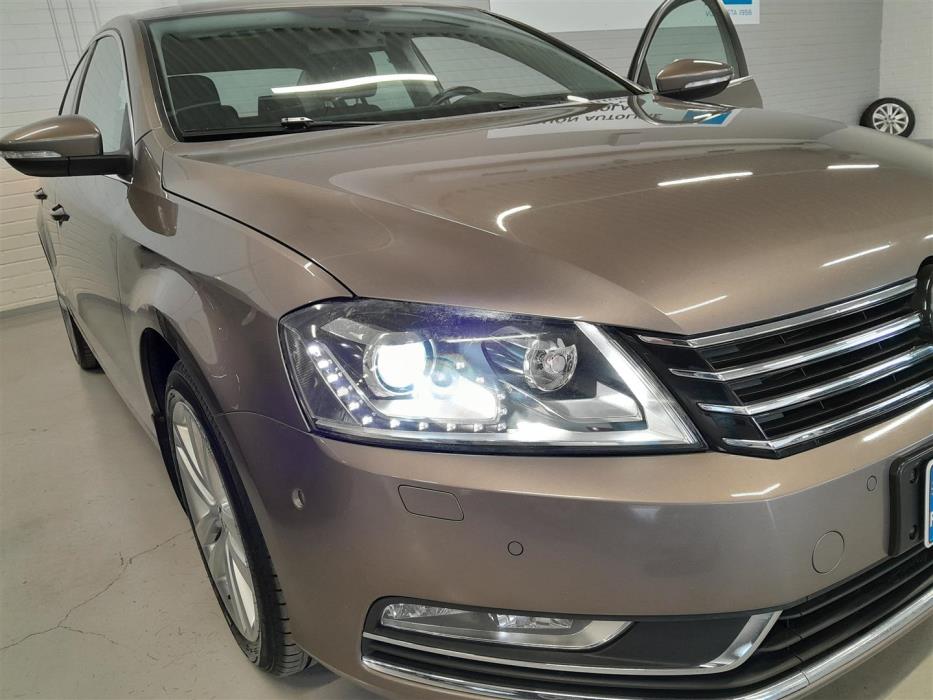 VOLKSWAGEN Passat 2012