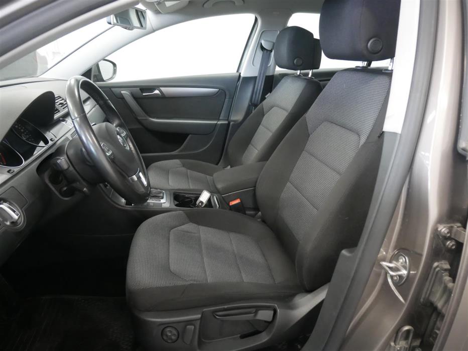 VOLKSWAGEN Passat 2012