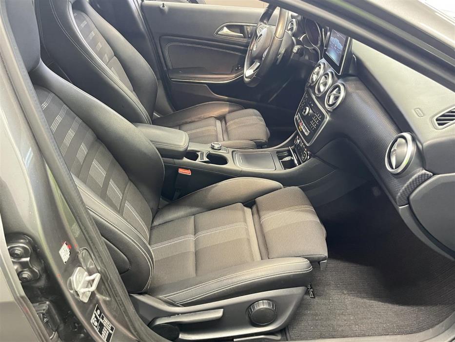 MERCEDES-BENZ A 2017