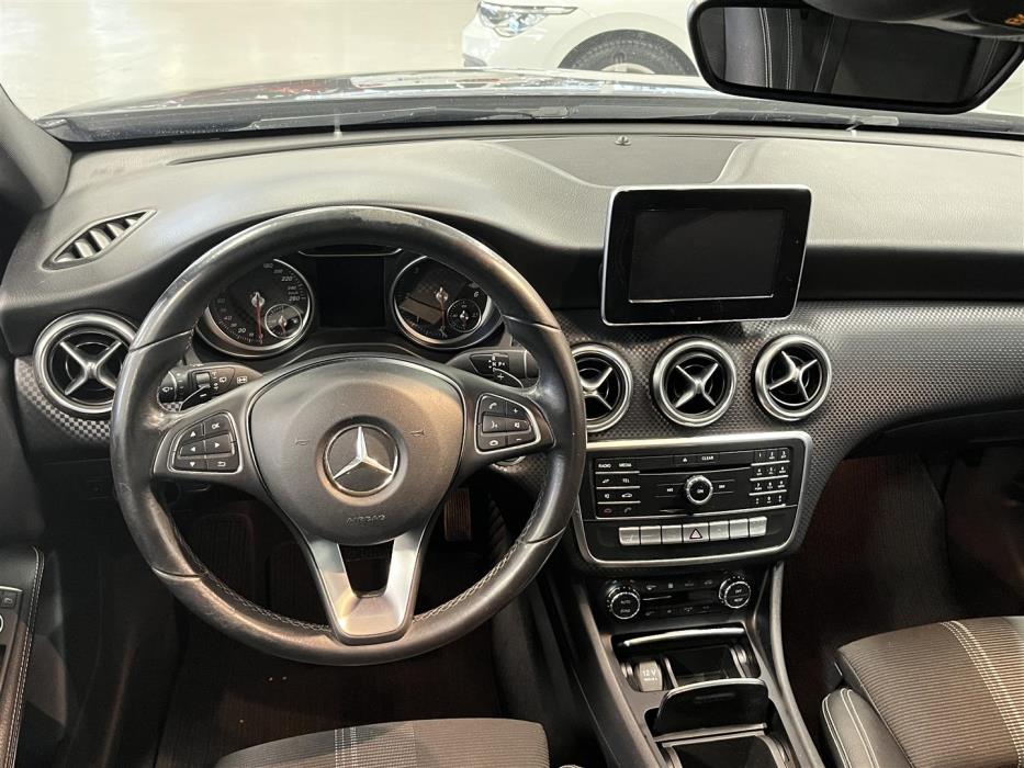MERCEDES-BENZ A 2017