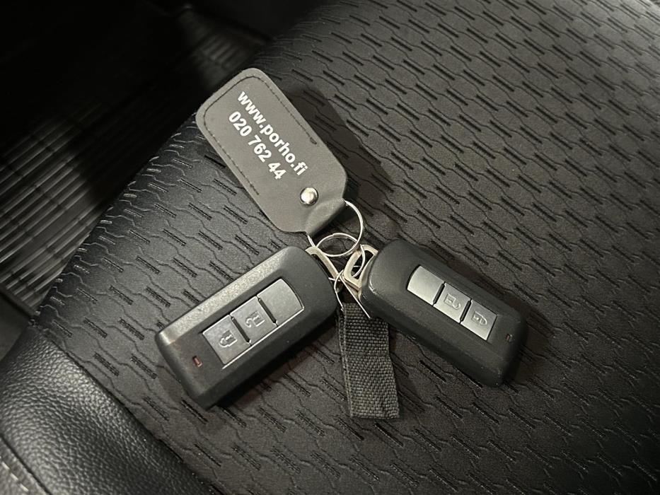 MITSUBISHI Outlander PHEV 2014