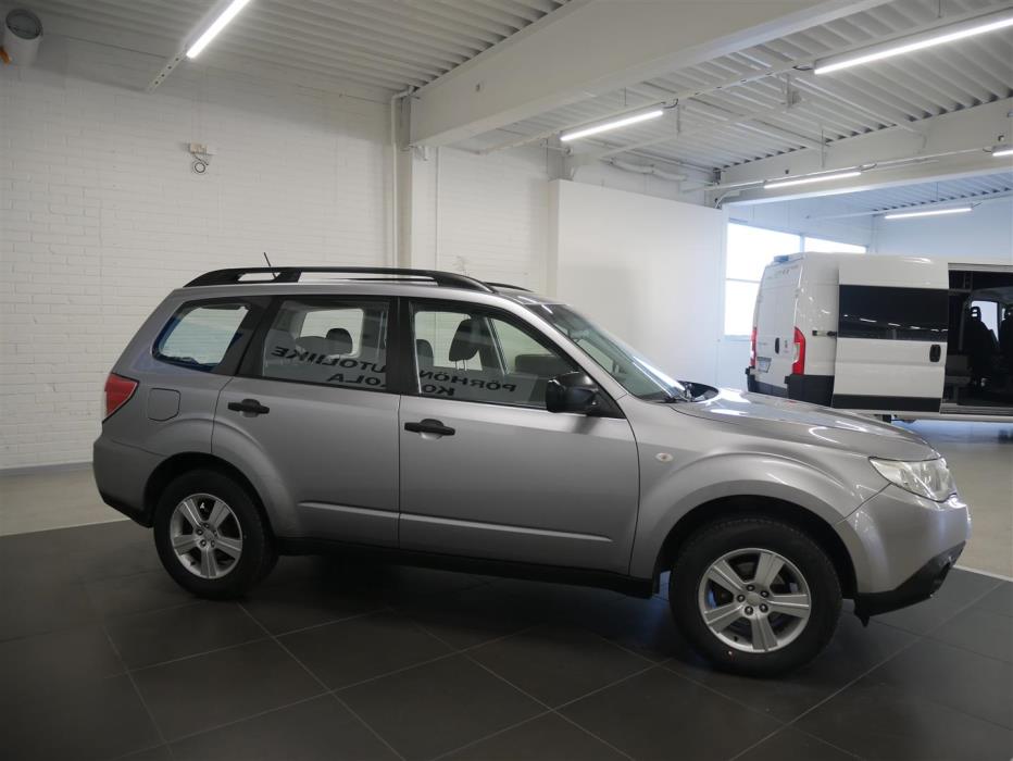 SUBARU Forester 2011