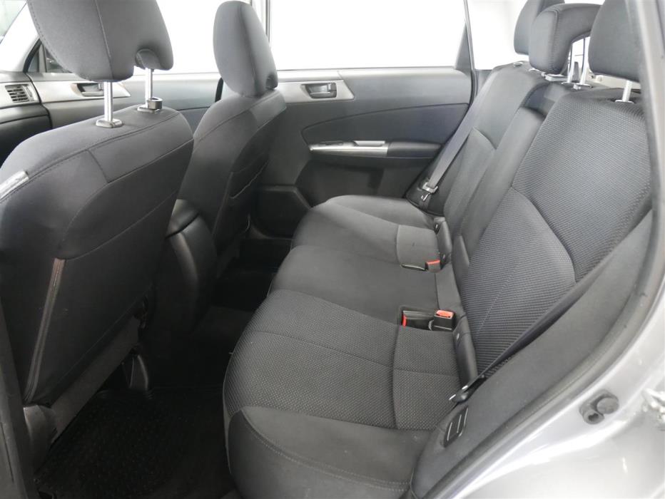 SUBARU Forester 2011