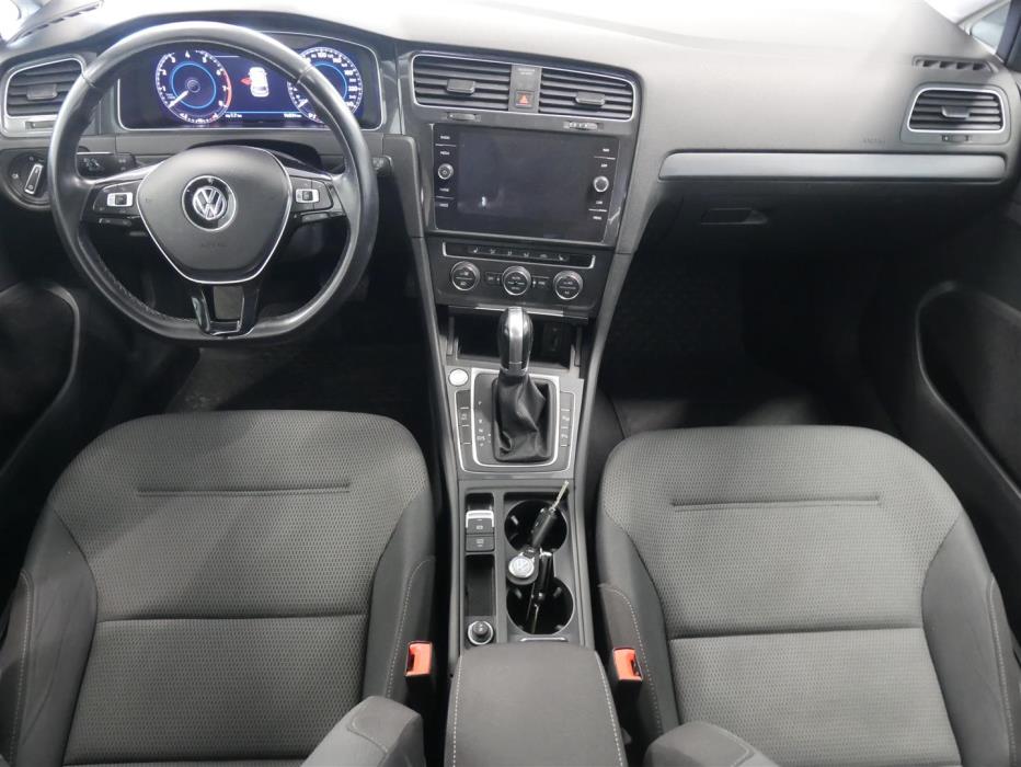 VOLKSWAGEN Golf 2018