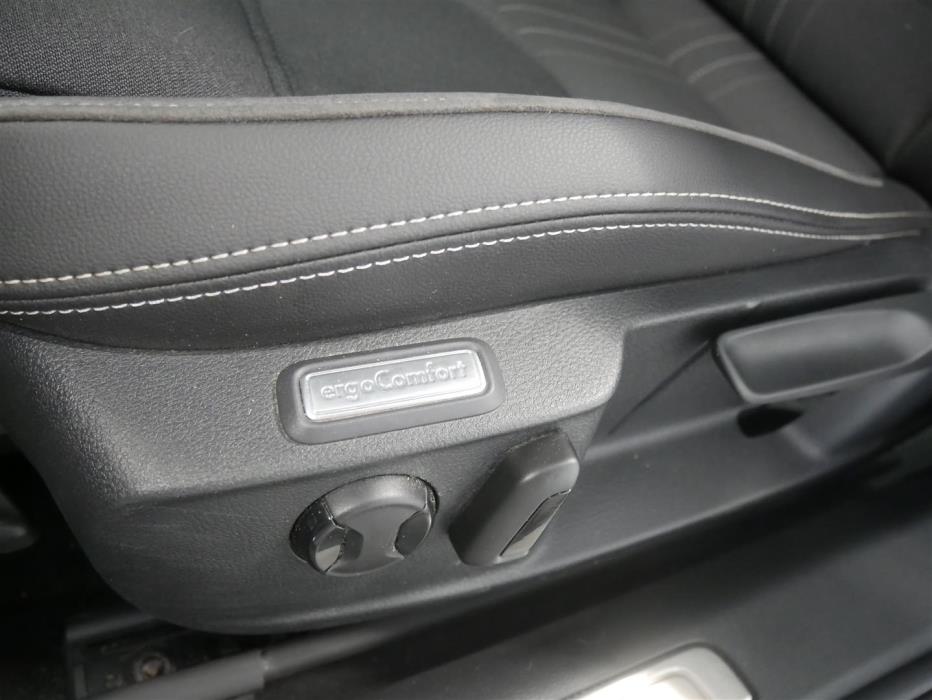 VOLKSWAGEN Passat 2023