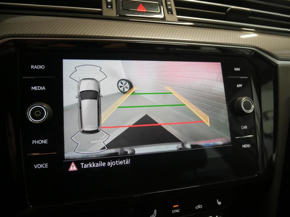 VOLKSWAGEN Passat 2023