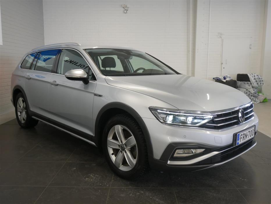 VOLKSWAGEN Passat 2023