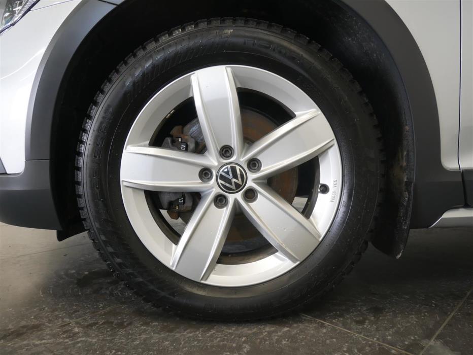 VOLKSWAGEN Passat 2023