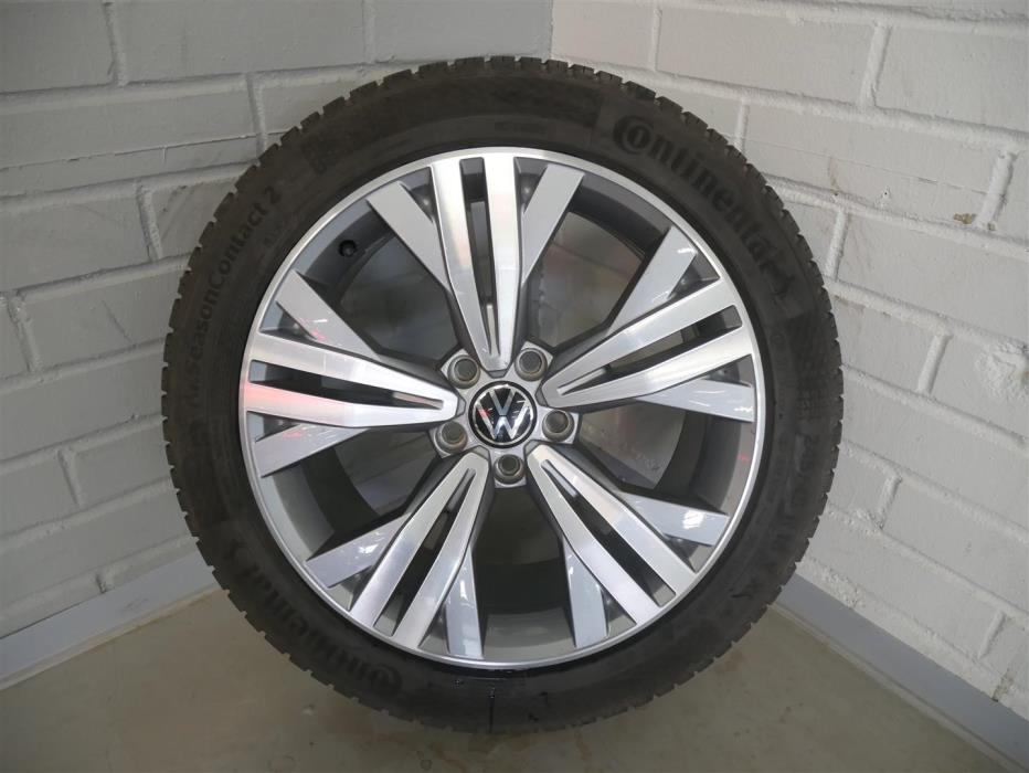 VOLKSWAGEN Passat 2023