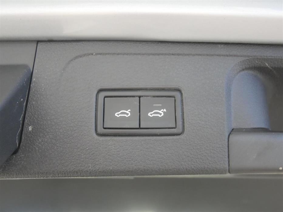 VOLKSWAGEN Passat 2023