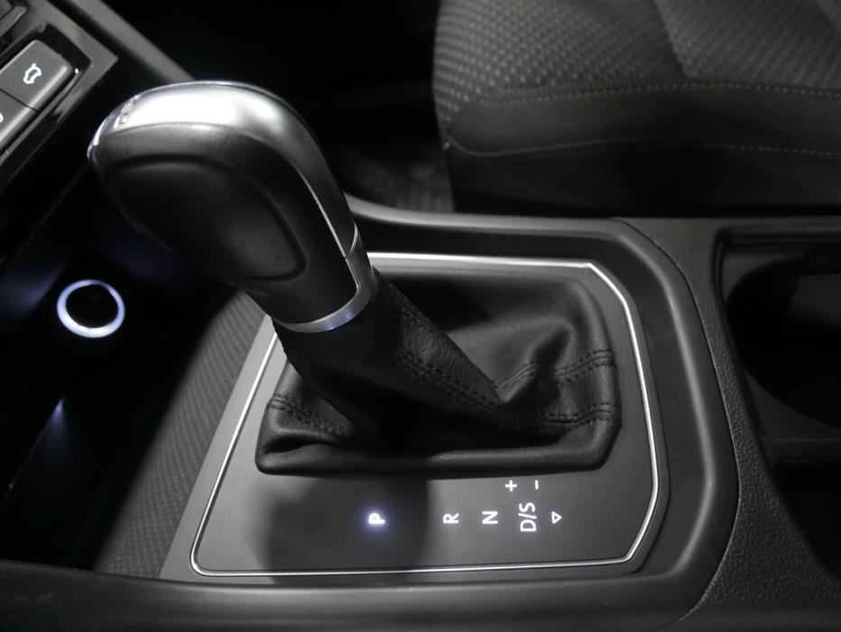 VOLKSWAGEN Touran 2016