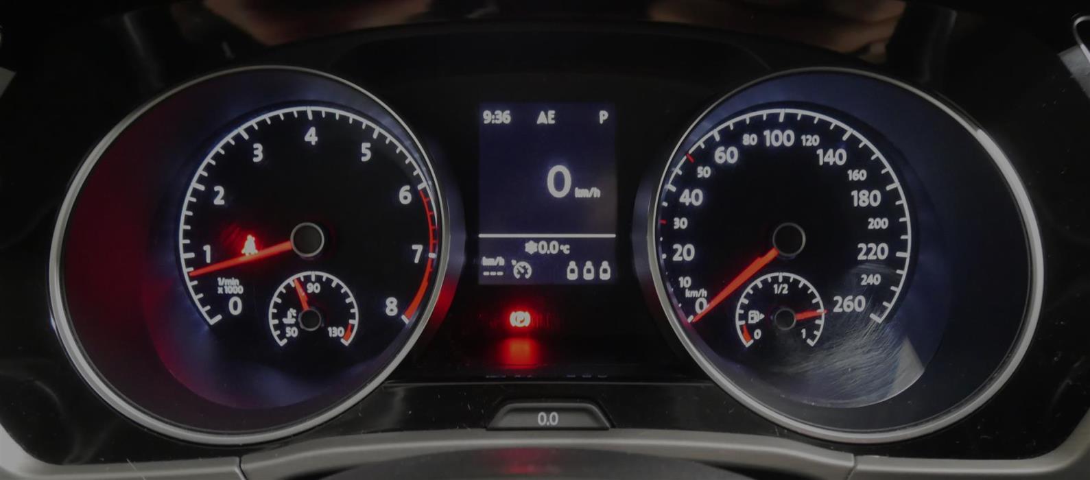 VOLKSWAGEN Touran 2016