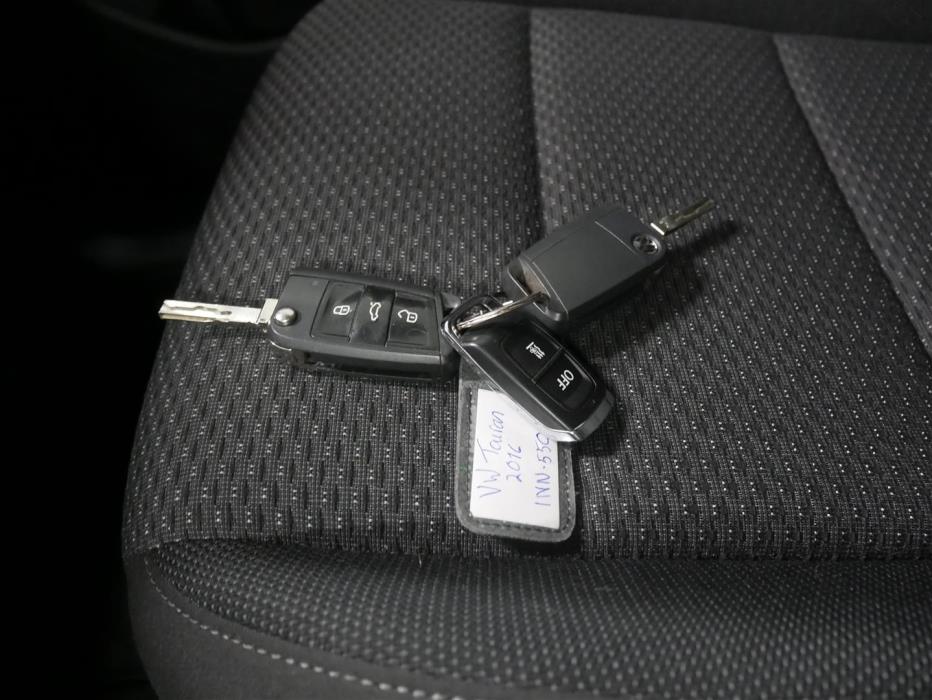 VOLKSWAGEN Touran 2016