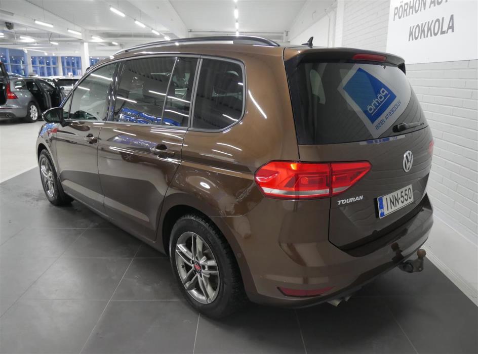 VOLKSWAGEN Touran 2016