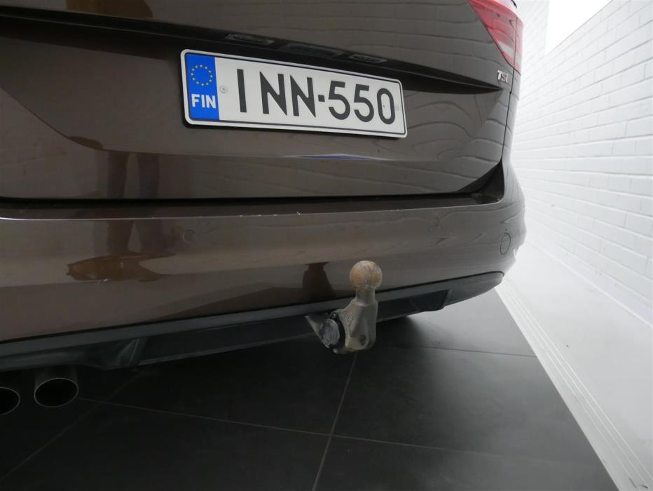 VOLKSWAGEN Touran 2016