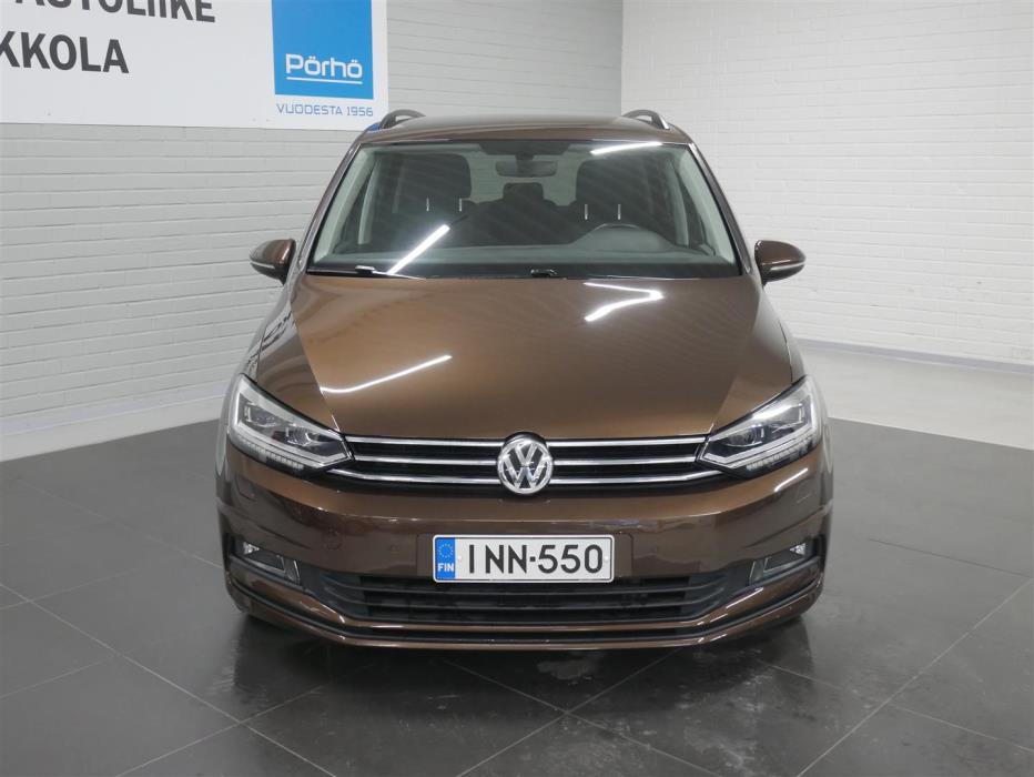 VOLKSWAGEN Touran 2016