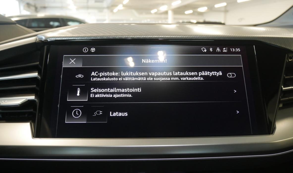 AUDI Q4 e-tron 2024