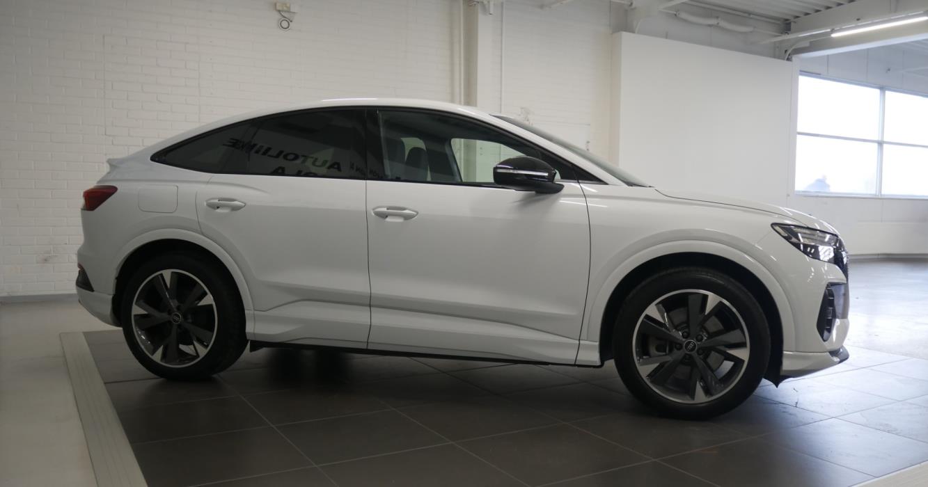 AUDI Q4 e-tron 2024