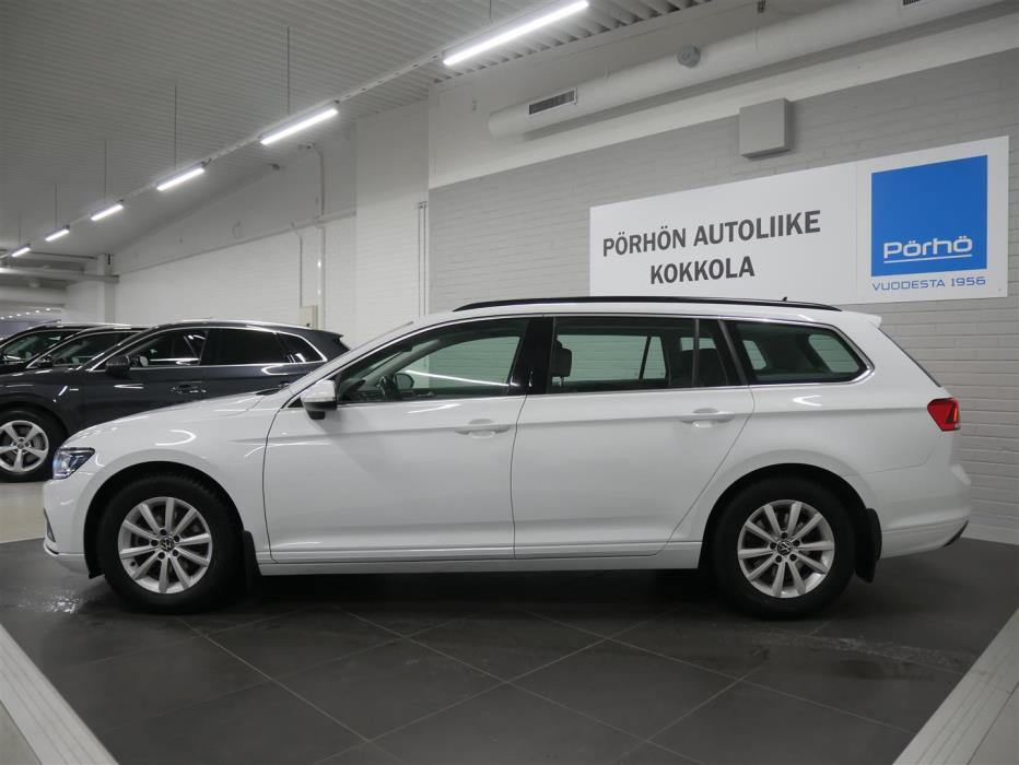 VOLKSWAGEN Passat 2024
