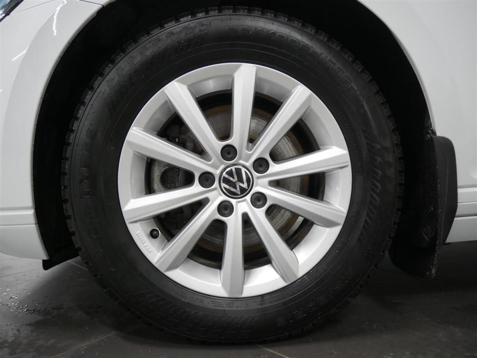 VOLKSWAGEN Passat 2024