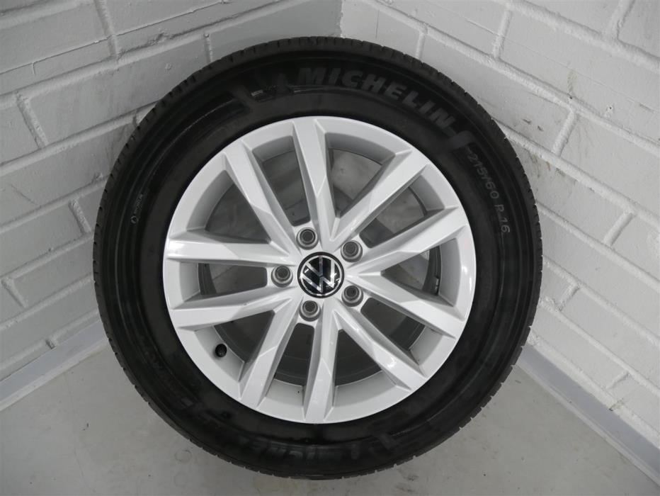 VOLKSWAGEN Passat 2024