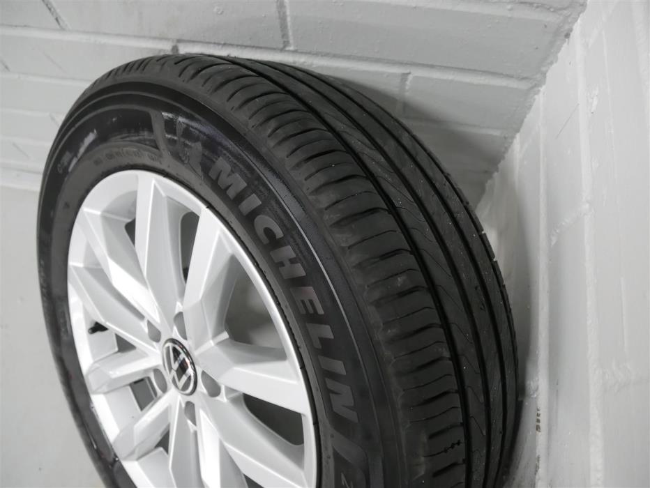 VOLKSWAGEN Passat 2024