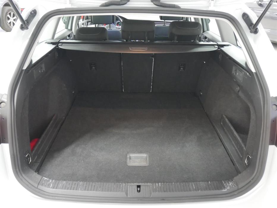 VOLKSWAGEN Passat 2024