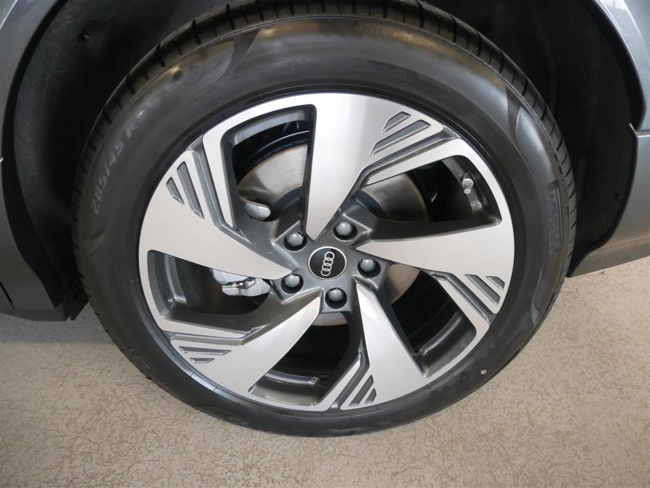 Audi Q6 e-tron 2026
