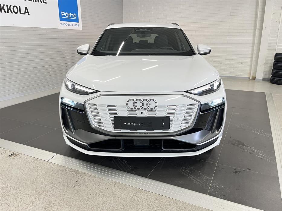 Audi Q6 e-tron 2025