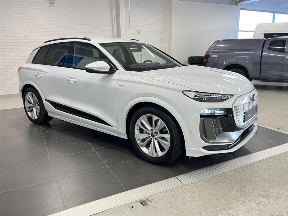 Audi Q6 e-tron 2025