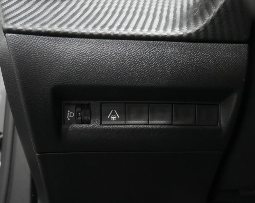 PEUGEOT 2008 2023
