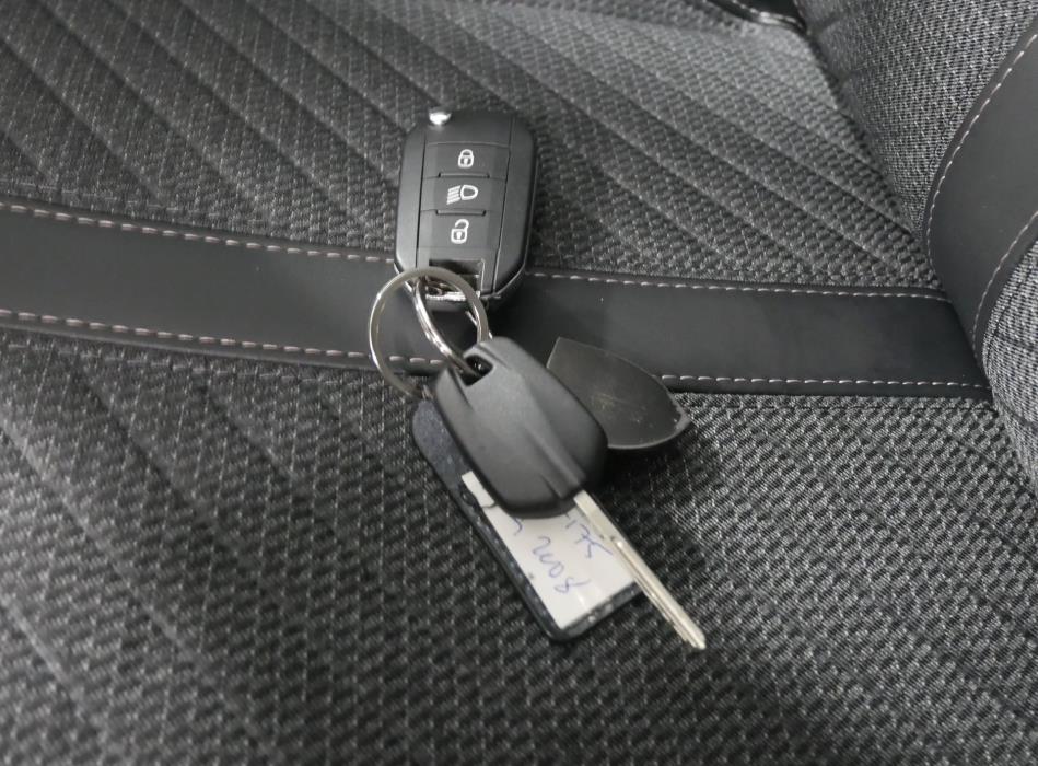 PEUGEOT 2008 2023