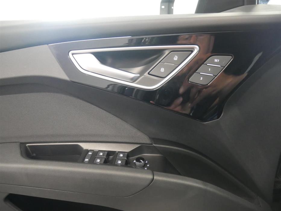 AUDI Q4 e-tron 2024