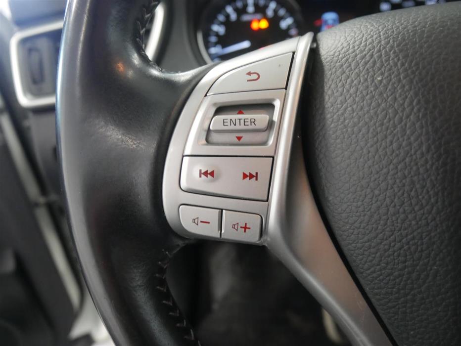 NISSAN Qashqai 2015