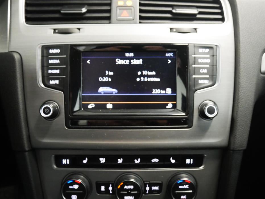 VOLKSWAGEN Golf 2015